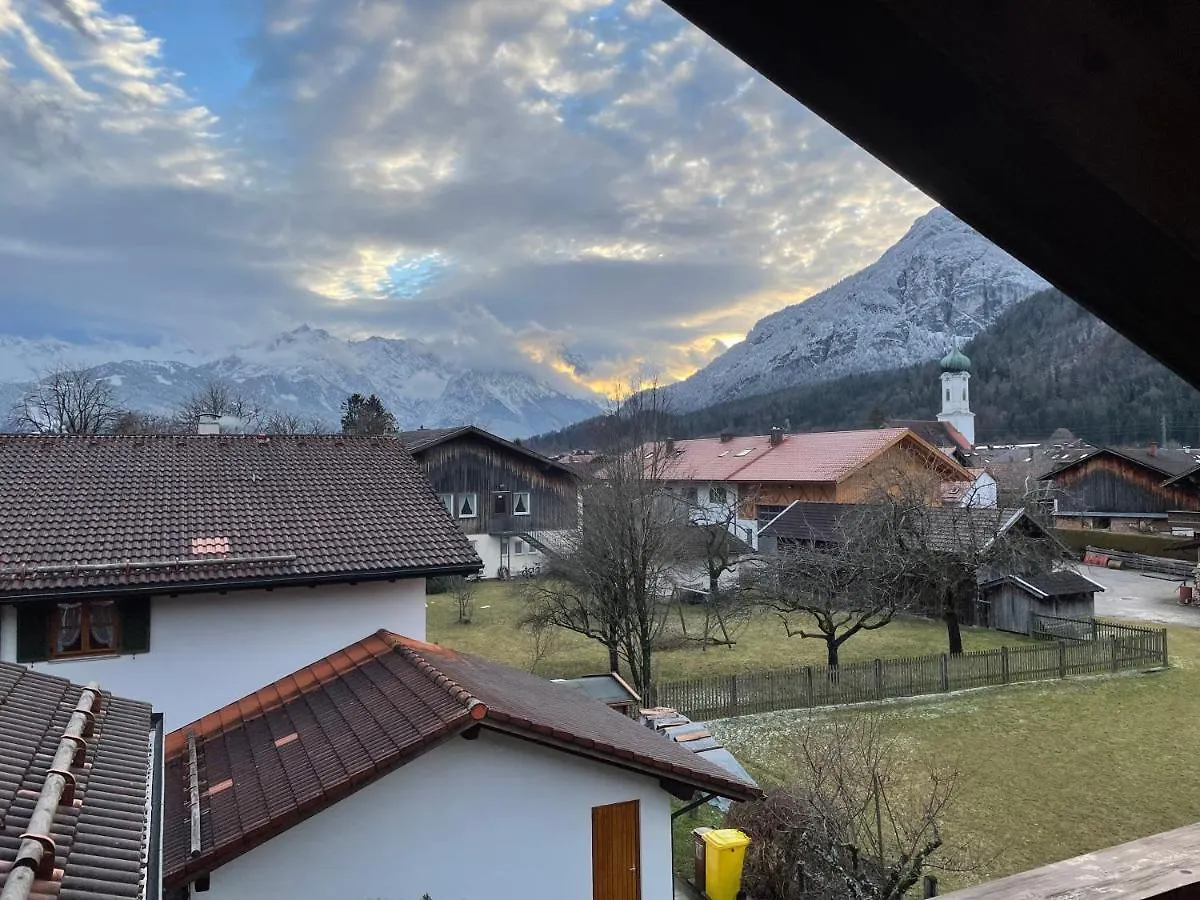 Apartment Dachgeschosswohnung Mit Traumhaftem Zugspitzblick Bei Garmisch Farchant