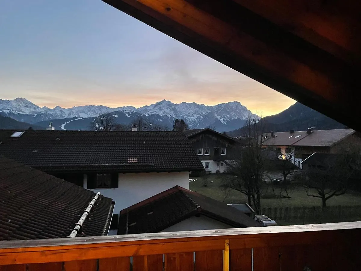 Dachgeschosswohnung Mit Traumhaftem Zugspitzblick Bei Garmisch Farchant 0*,